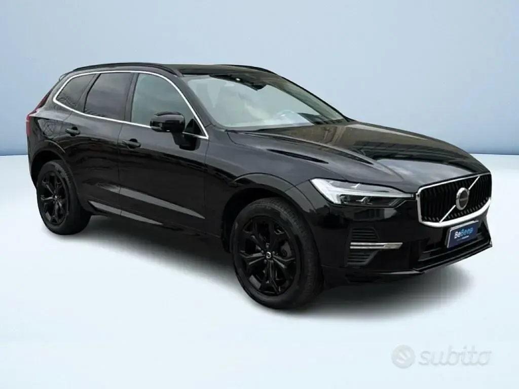 Usata Volvo XC60 Momentum 197 CV (144 kW) 2022 Nero metallizzato SUV