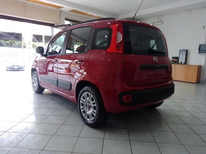 Usata Fiat Panda Lounge 69 CV (50 kW) 2017 Rosso Utilitaria