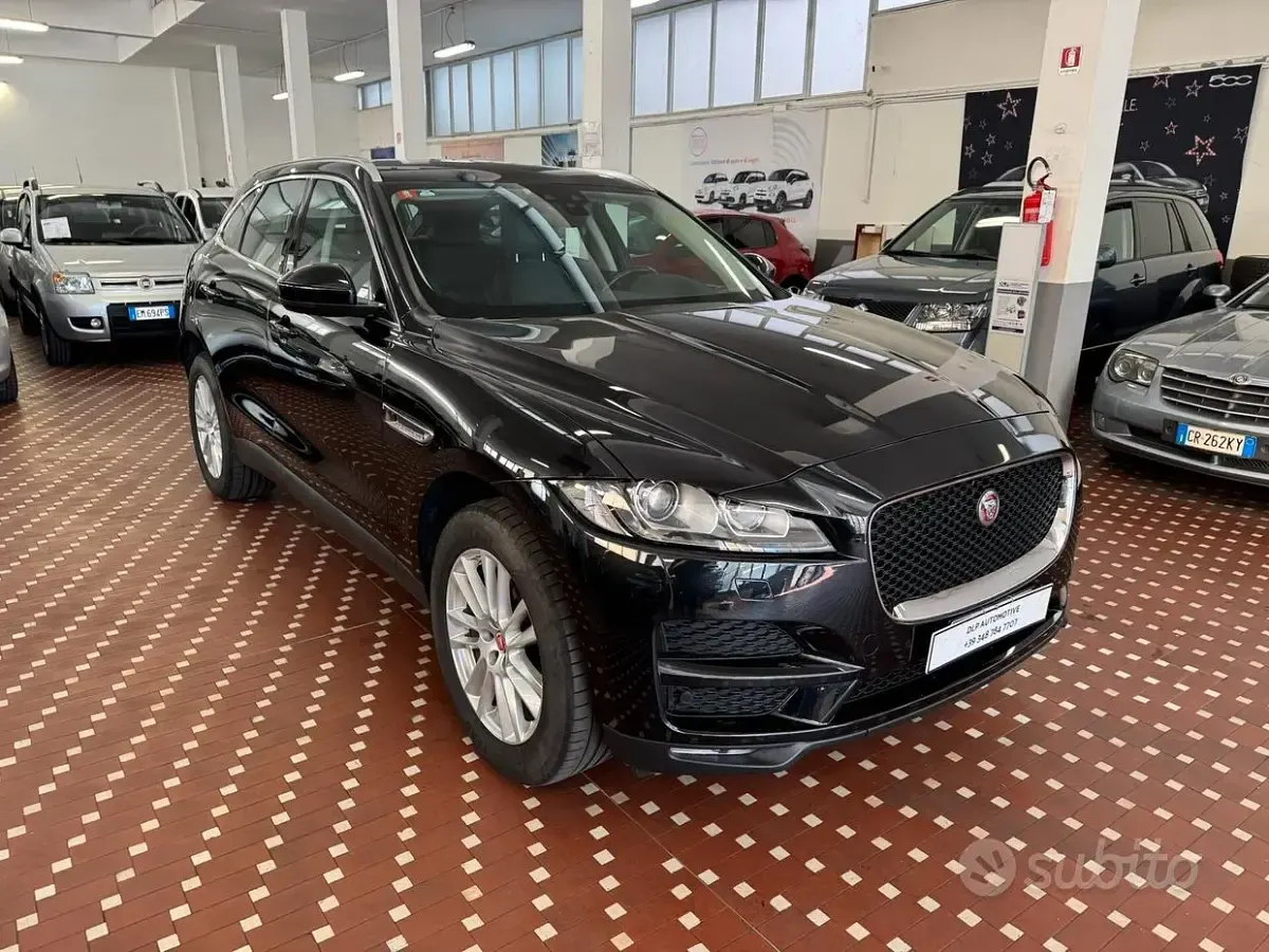 Usata Jaguar F-Pace Portfolio 180 CV (132 kW) 2019 Nero SUV