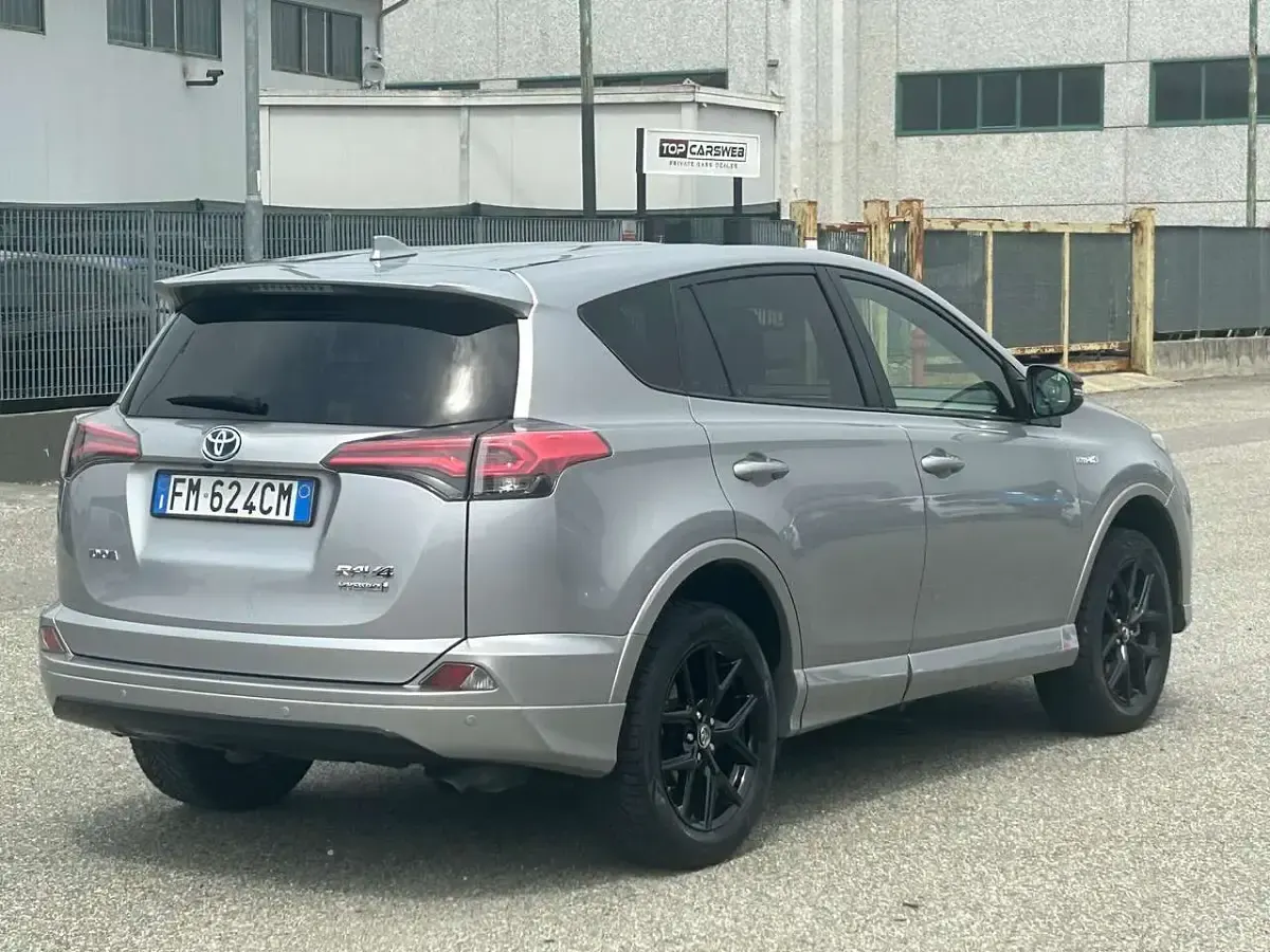 Usata Toyota RAV4 Hybrid Lounge 155 CV (114 kW) 2017 Grigio SUV