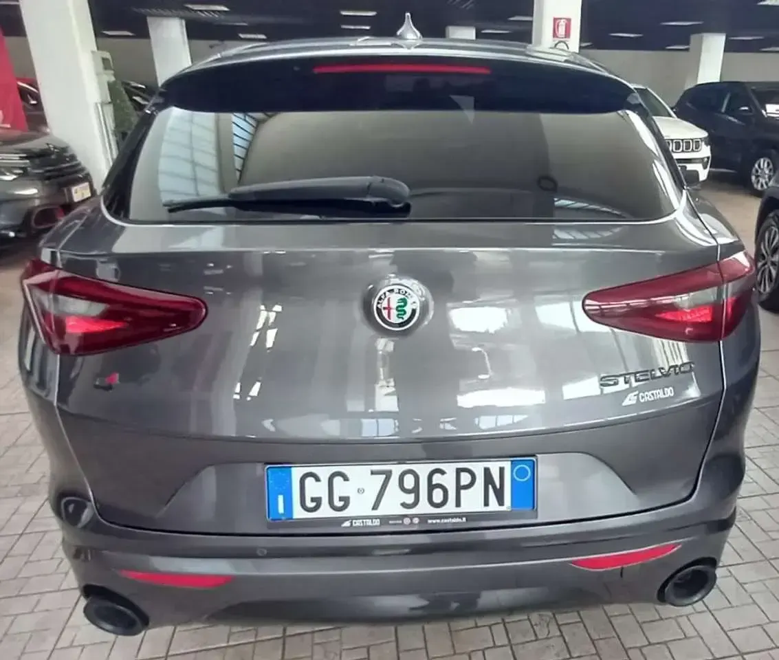 Usata Alfa Romeo Stelvio Veloce 209 CV (153 kW) 2021 Grigio SUV