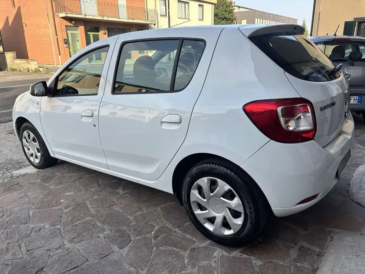 Usata Dacia Sandero Lauréate 75 CV (55 kW) 2014 Other Berlina