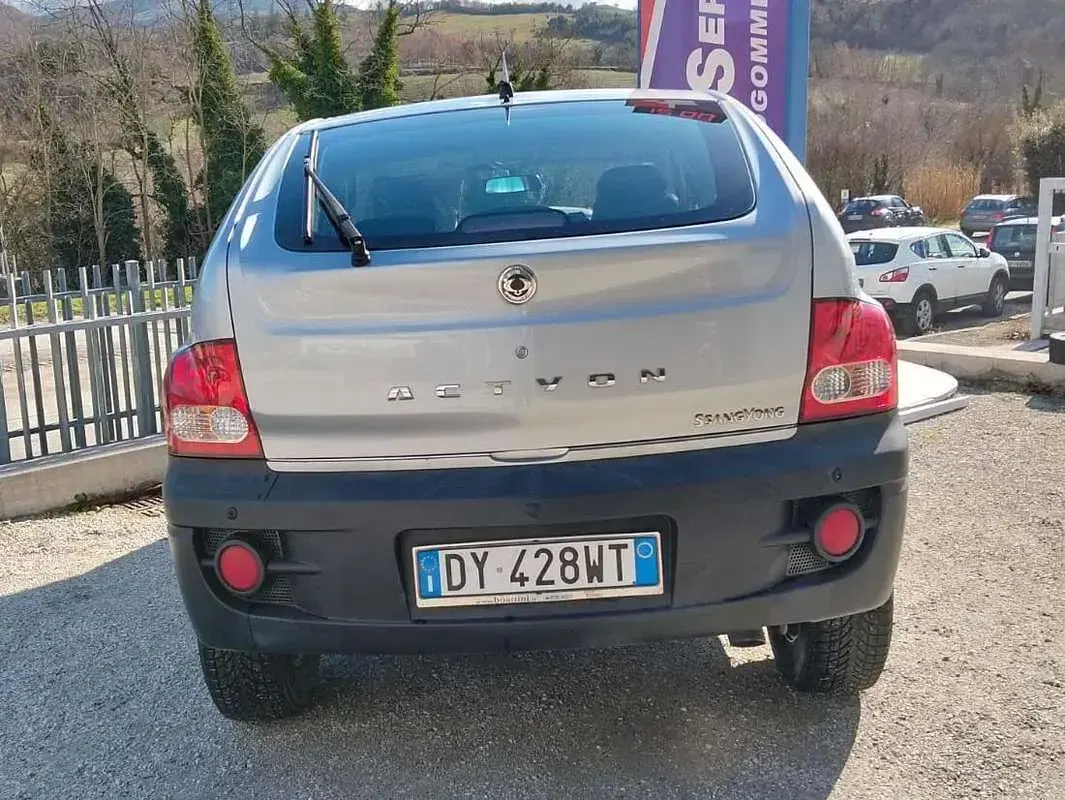Usata SsangYong Actyon 141 CV (103 kW) 2009 Grigio Station wagon