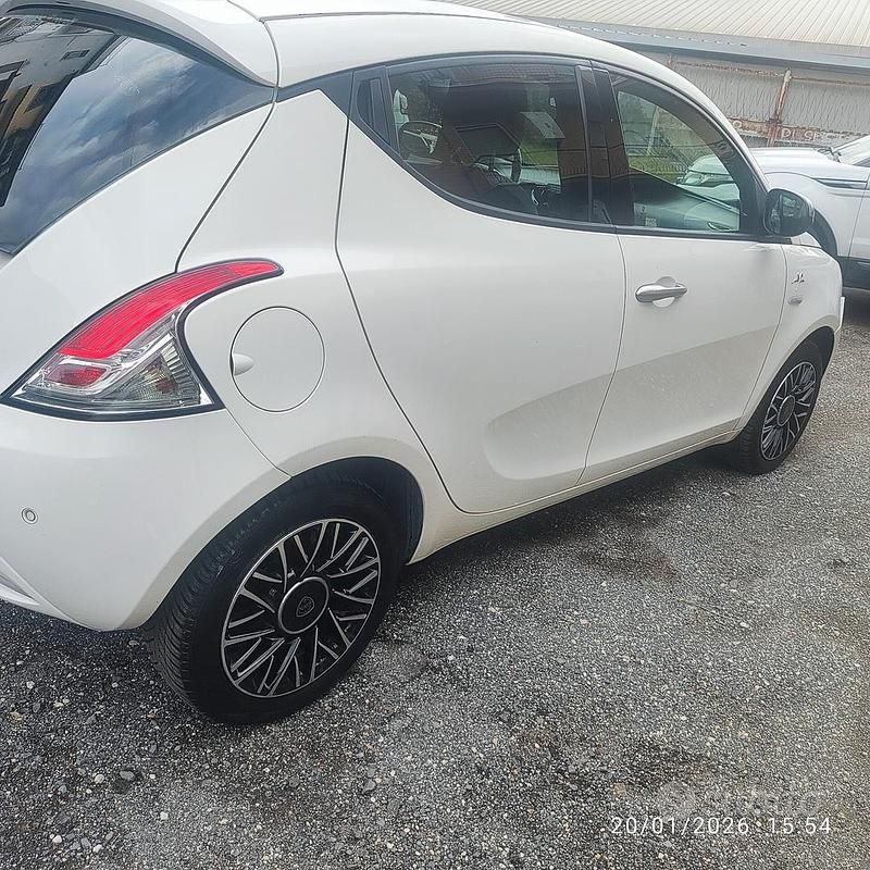 Usata Lancia Ypsilon S 95 CV (69 kW) 2017 Bianco Utilitaria