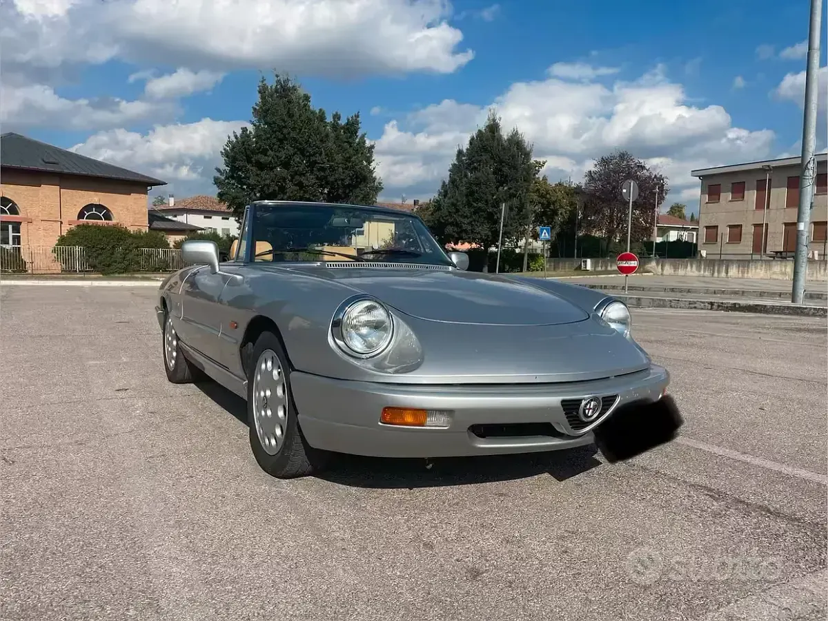 Usata Alfa Romeo Spider 117 CV (86 kW) 1992 Grigio Cabrio