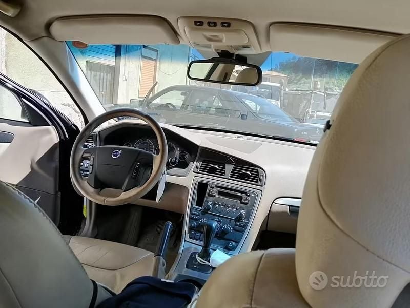 Usata Volvo XC70 185 CV (136 kW) 2007 Nero Station wagon