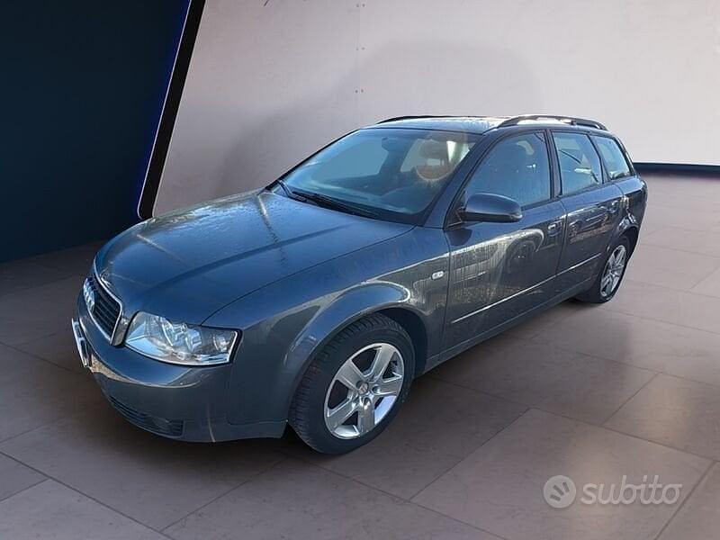Begagnad Audi A4 101 HK (74 kW) 2003 Grå Sedan