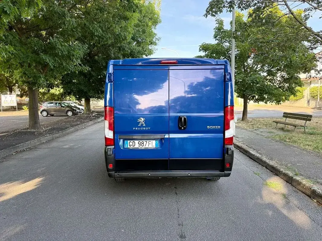 Usata Peugeot Boxer 140 CV (102 kW) 2021 Blu/azzurro Furgone