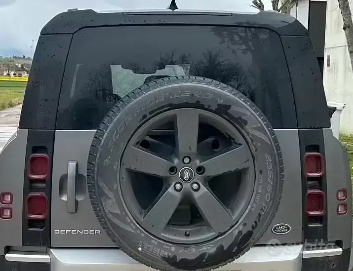 Usata Land Rover Defender 2023 Grigio SUV
