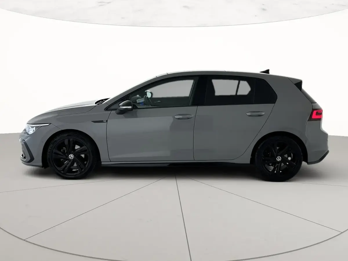 Usata VW Golf VIII R-line 150 CV (110 kW) 2023 Moonstone grey Berlina