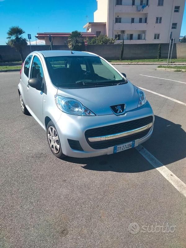 Usata Peugeot 107 68 CV (50 kW) 2009 Grigio Utilitaria