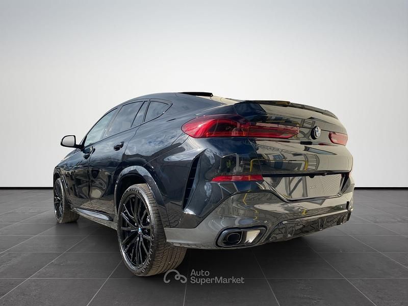 Nuova BMW X6 M Sport 286 CV (210 kW) 2025 Black sapphire metallizzato SUV