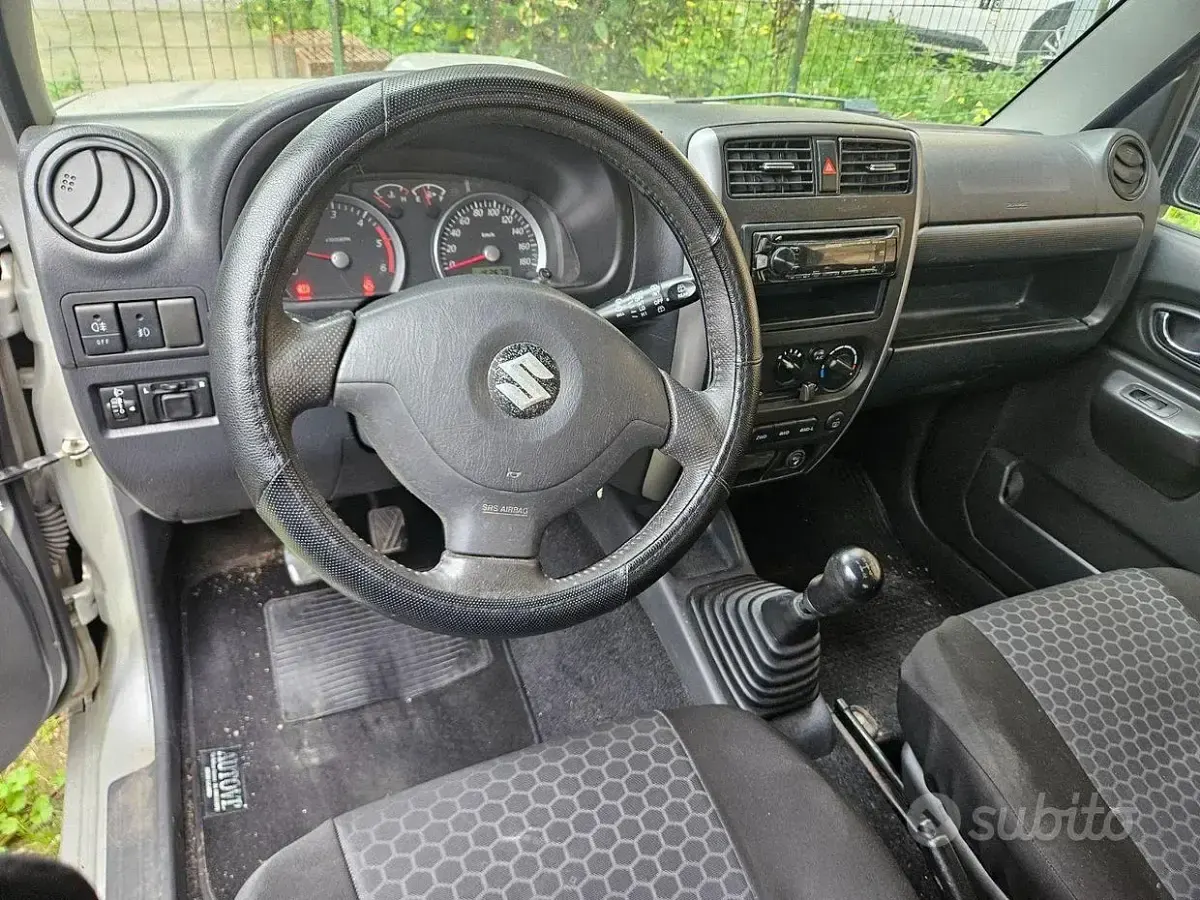 Usata Suzuki Jimny 86 CV (63 kW) 2006 Grigio SUV