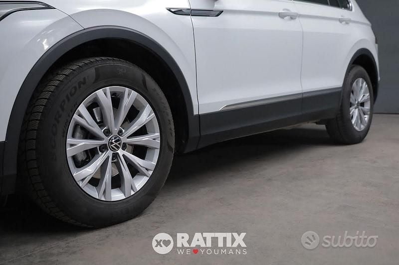 Usata VW Tiguan Life 150 CV (110 kW) 2021 White silver SUV