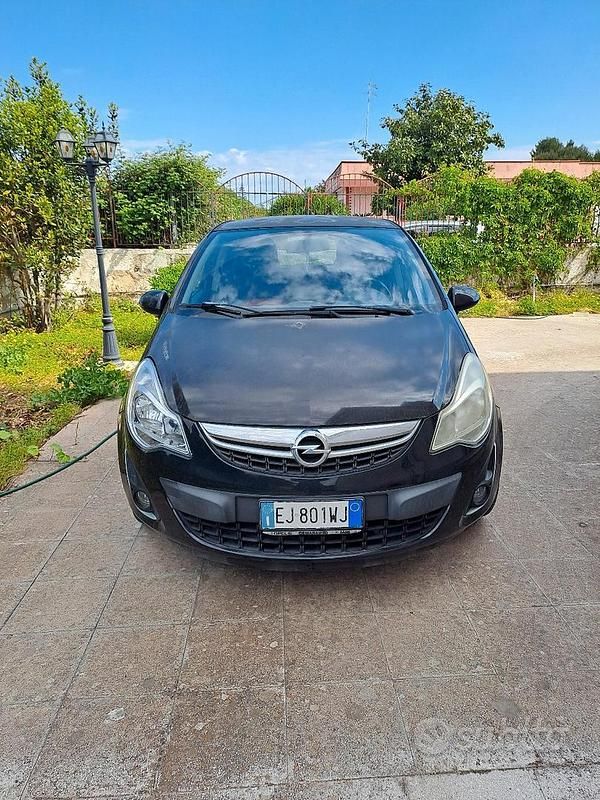 Usata Opel Corsa 85 CV (62 kW) 2012 Nero Berlina