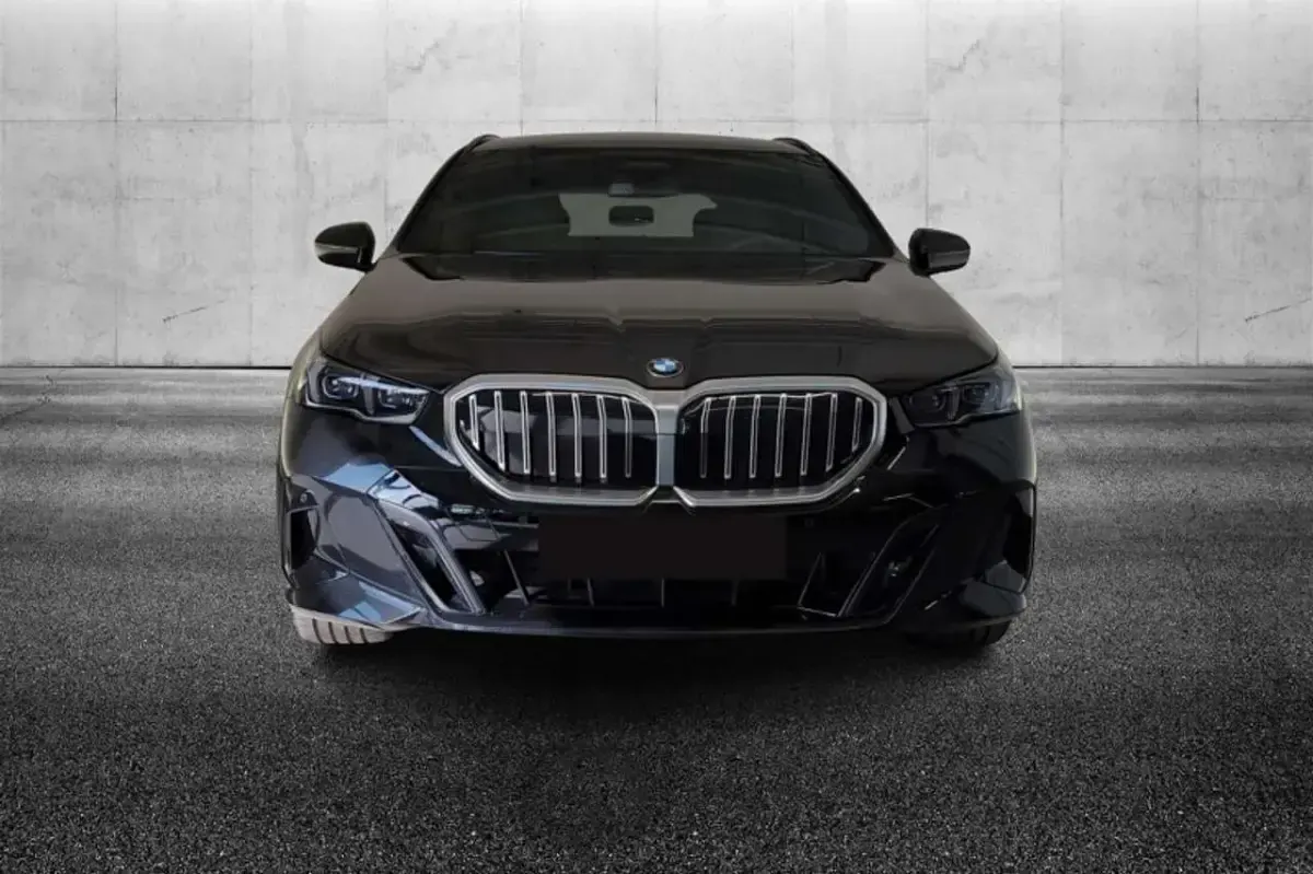 Usata BMW 520 M Sport 197 CV (144 kW) 2025 Nero Station wagon