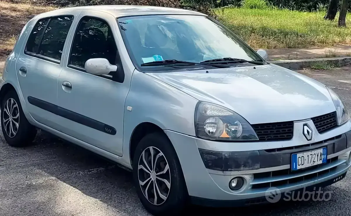 Usata Renault Clio II 75 CV (55 kW) 2003 Grigio Berlina