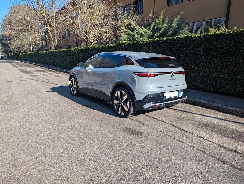 Usado Renault Megane E-Tech Techno 55 kW (75 CV) 2023 Gris SUV