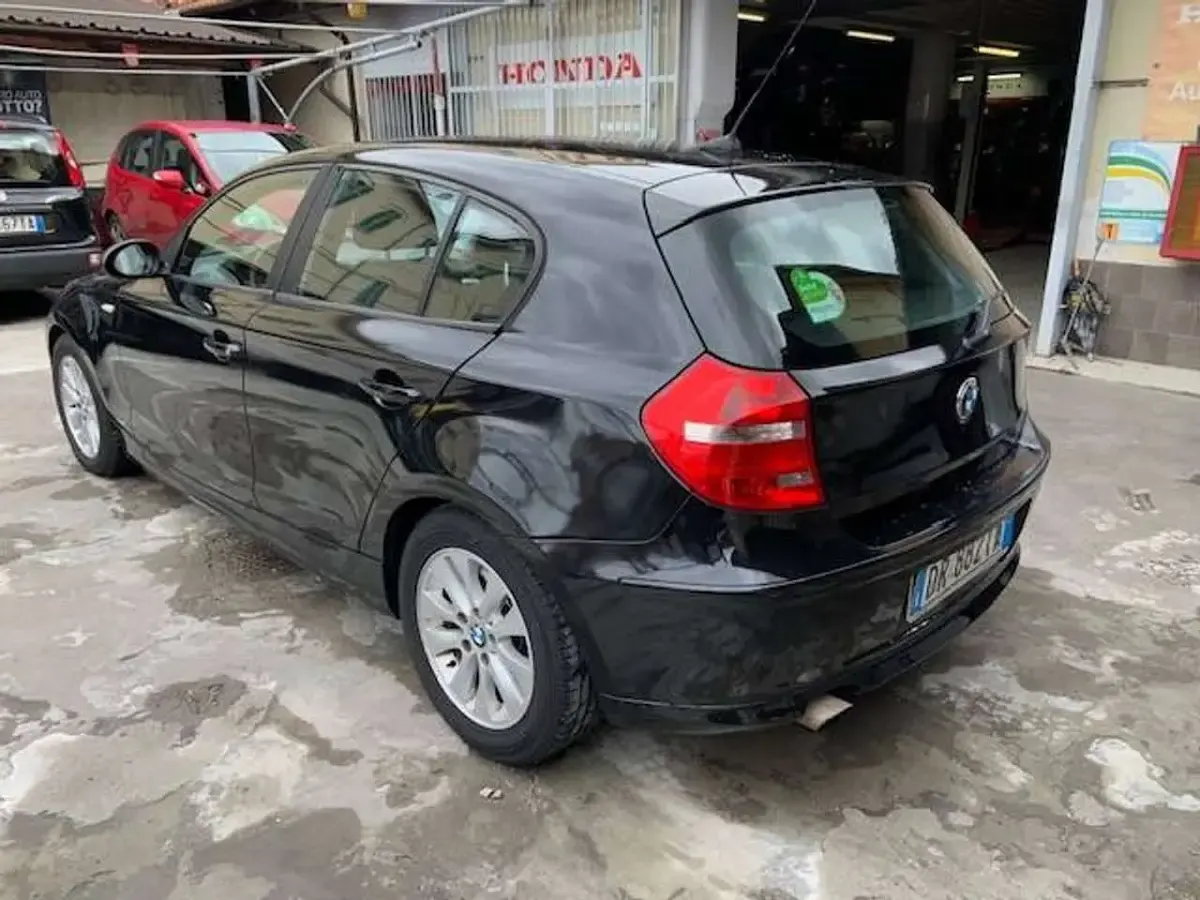 Usata BMW 118 143 CV (105 kW) 2008 Nero Utilitaria