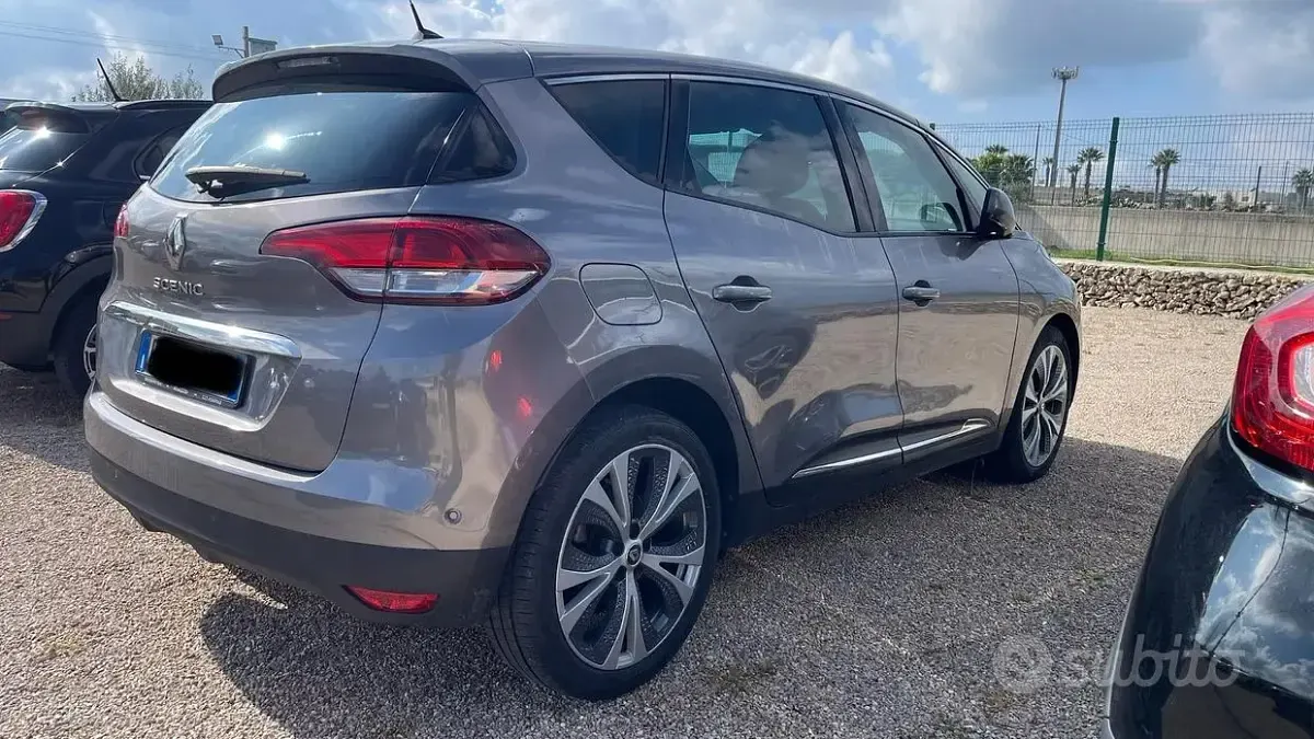 Usata Renault Scénic III Intens 110 CV (80 kW) 2017 Grigio Monovolume