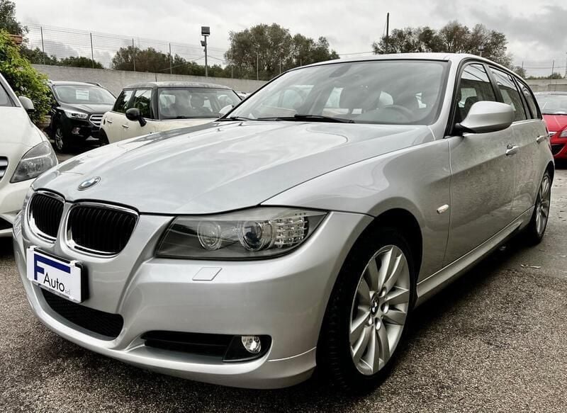 Usata BMW 318 143 CV (105 kW) 2011 Grigio Station wagon