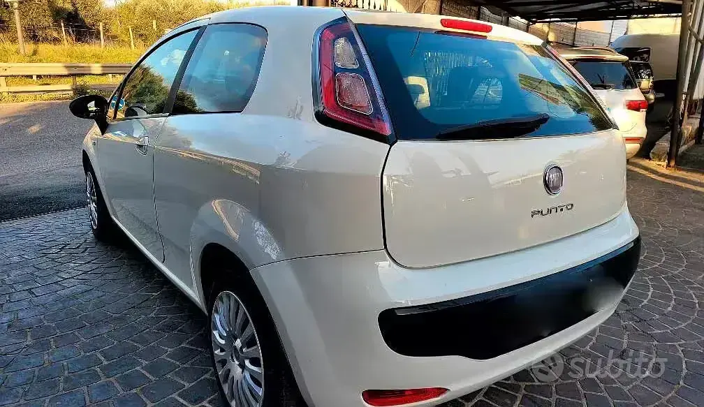 Usata Fiat Punto Evo Dynamic 77 CV (56 kW) 2010 Bianco Utilitaria