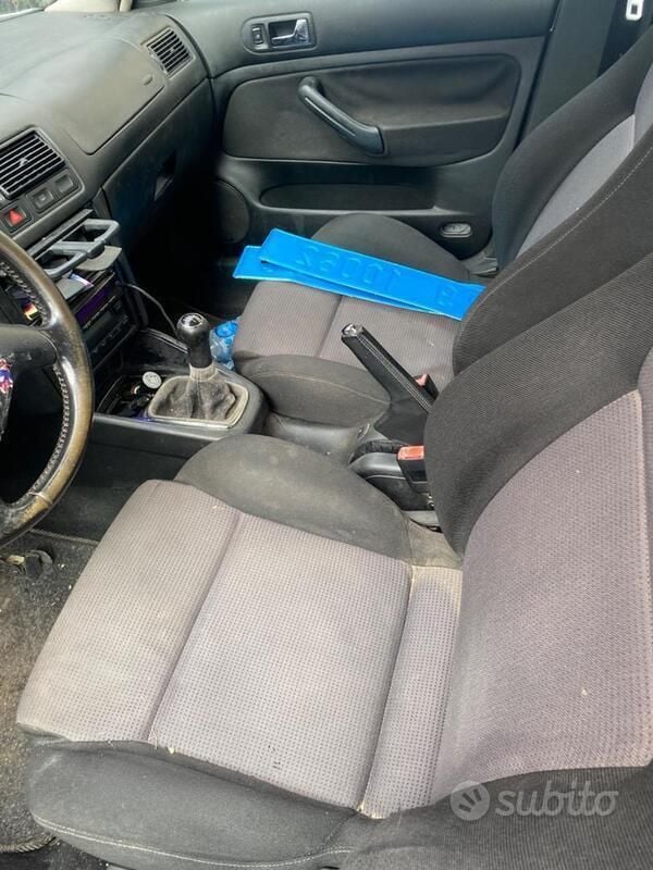 Usata VW Golf IV 110 CV (80 kW) 2002 Grigio Utilitaria