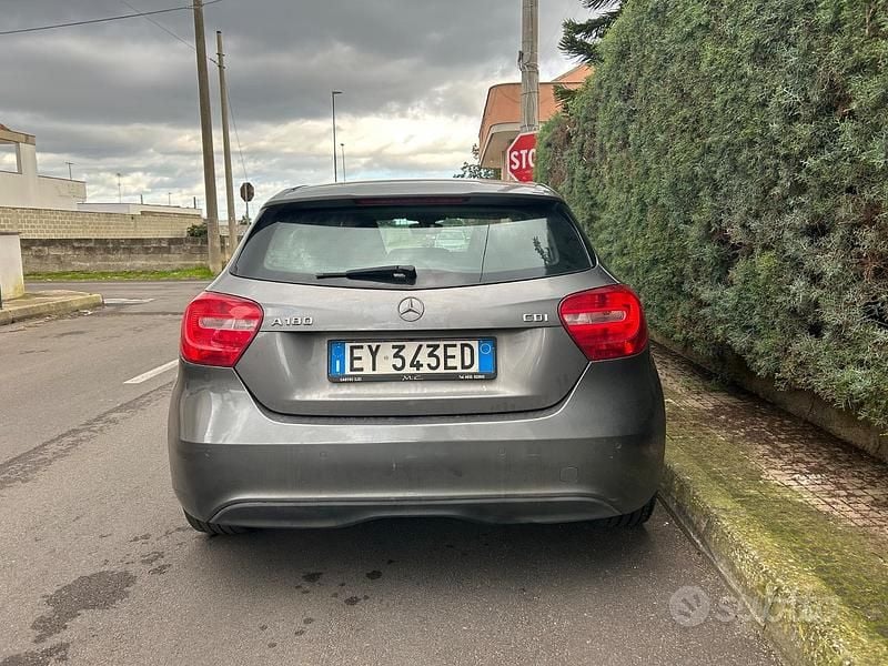Usata Mercedes A180 109 CV (80 kW) 2015 Grigio Utilitaria