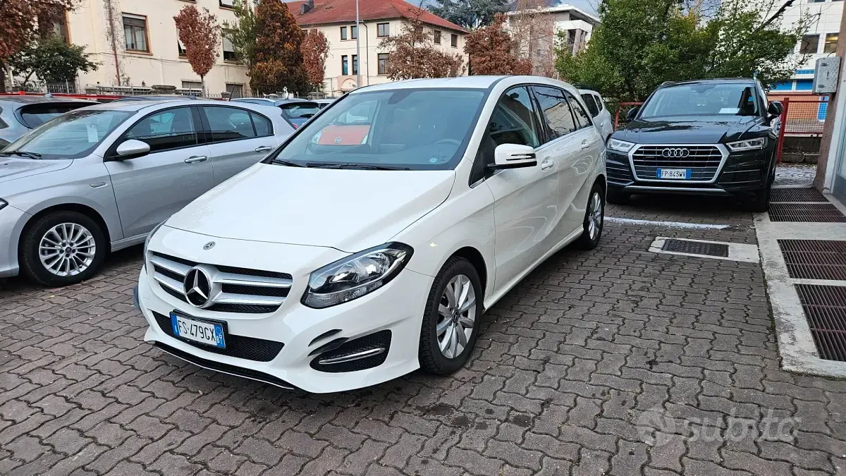 Usata Mercedes B180 Executive 122 CV (89 kW) 2018 Bianco Utilitaria