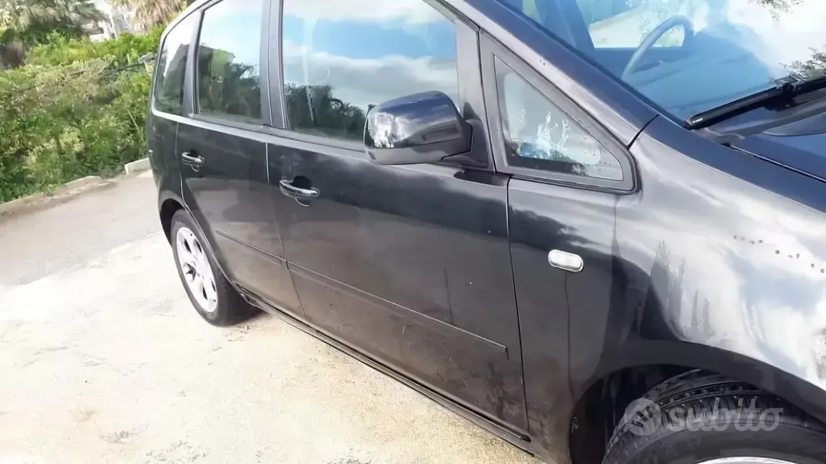 Usata Ford Tempo 90 CV (66 kW) 2011 Nero Monovolume