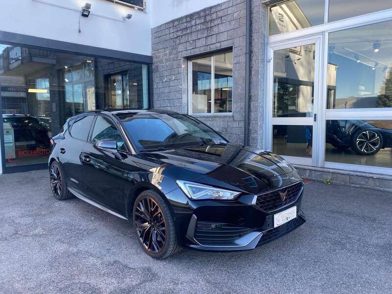 Nero Usata 2022 Cupra Leon VZ2 Tre volumi | 28.500 € (Buon prezzo) - Immagine 1/4