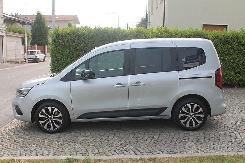 Usata Renault Kangoo Equilibre 116 CV (85 kW) 2023 Grigio Monovolume