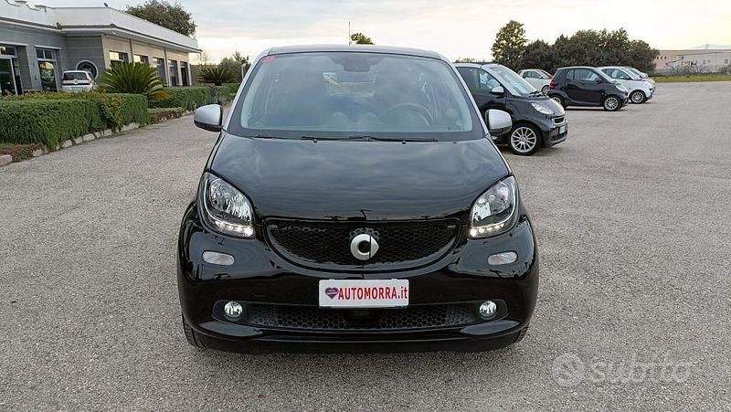 Begagnad Smart ForFour Passion 71 HK (52 kW) 2019 Svart Halvkombi