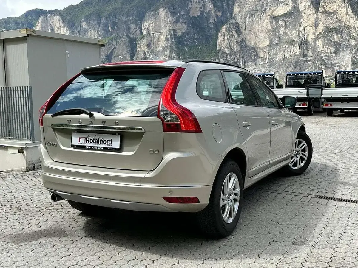 Usata Volvo XC60 150 CV (110 kW) 2016 Beige SUV