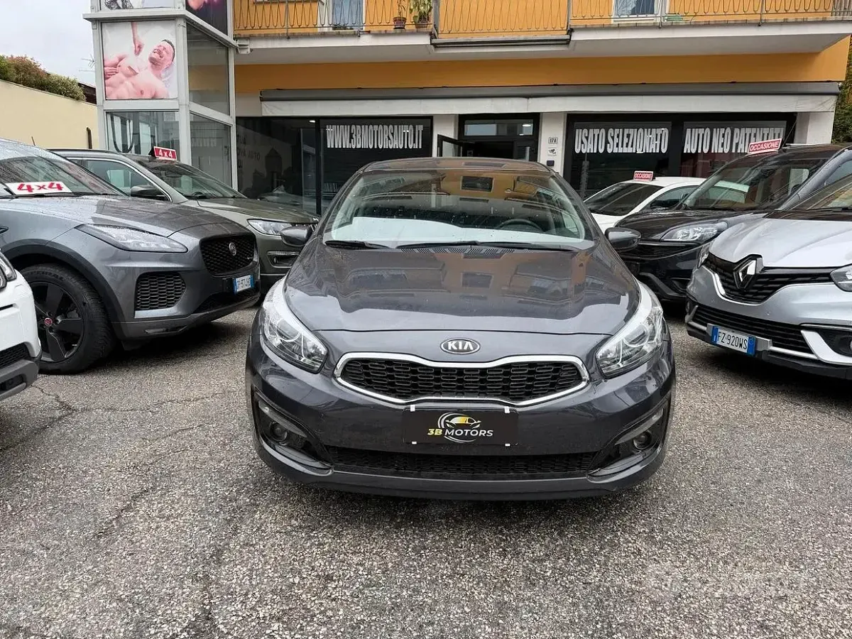 Usata Kia Ceed 110 CV (80 kW) 2017 Grigio Utilitaria