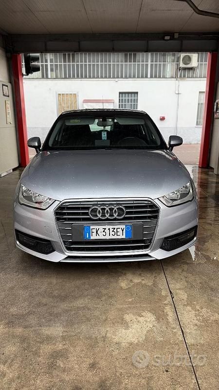 Grigio Usata 2016 Audi A1 Sportback Due volumi | 10.900 € (Buon prezzo) - Immagine 1/4