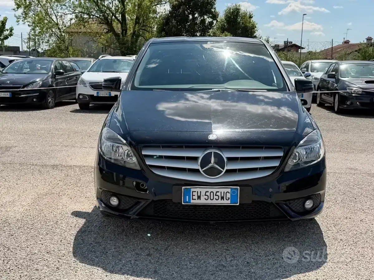 Usata Mercedes B180 Premium 109 CV (80 kW) 2014 Nero Utilitaria