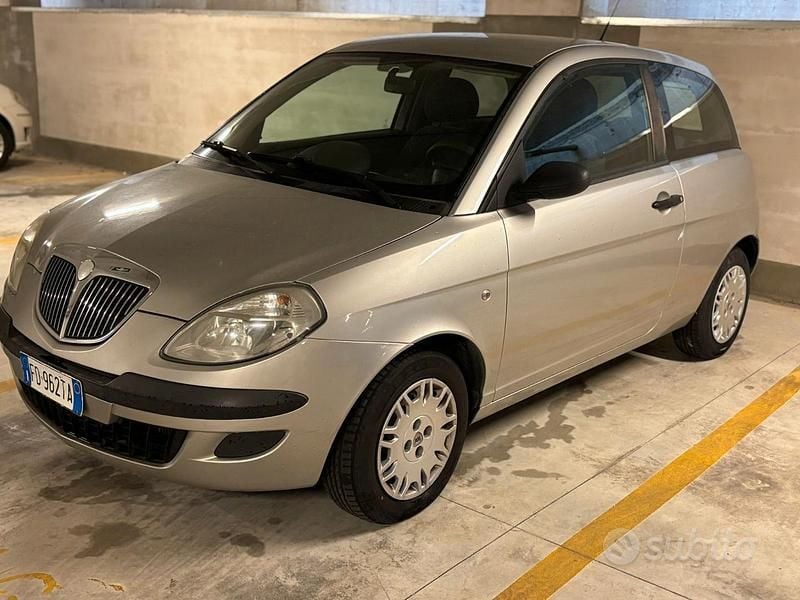 Usata Lancia Ypsilon 60 CV (44 kW) 2016 Grigio Utilitaria