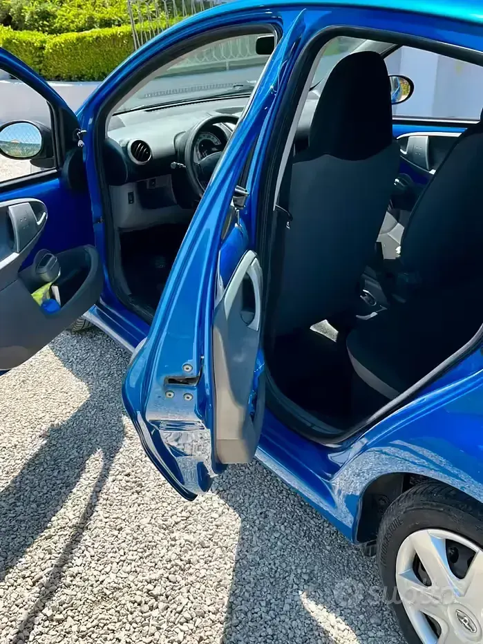 Usata Toyota Aygo Connect Style 68 CV (50 kW) 2011 Blu Utilitaria