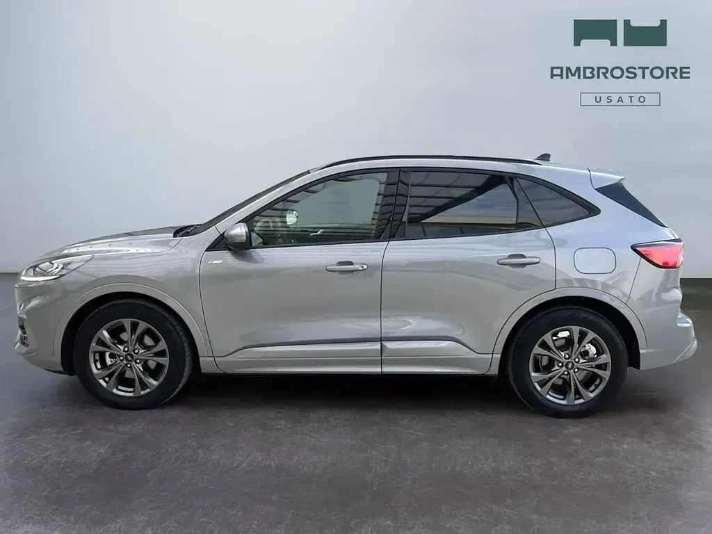 Usata Ford Kuga ST-Line 190 CV (139 kW) 2023 Solar silver SUV