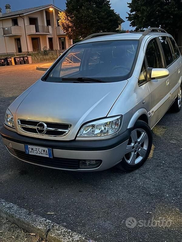 Usata Opel Zafira 101 CV (74 kW) 2004 Grigio Monovolume