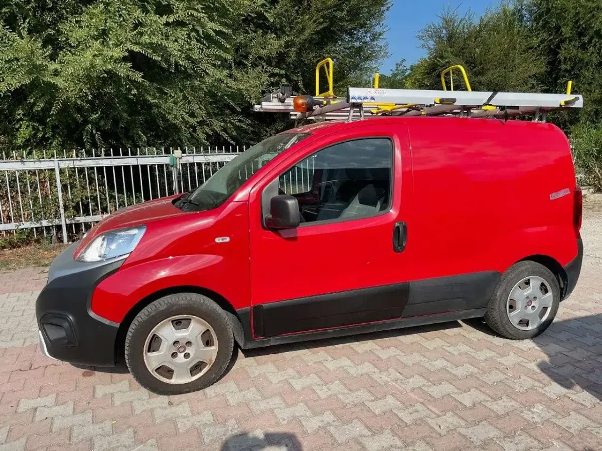 Usata Fiat Fiorino 95 CV (69 kW) 2017 Rosso pastello Monovolume