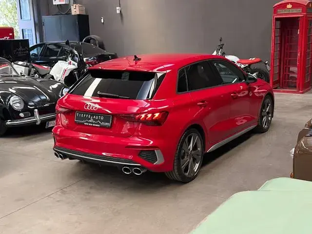 Usata Audi S3 Sport 310 CV (228 kW) 2022 Rosso metallizzato Berlina