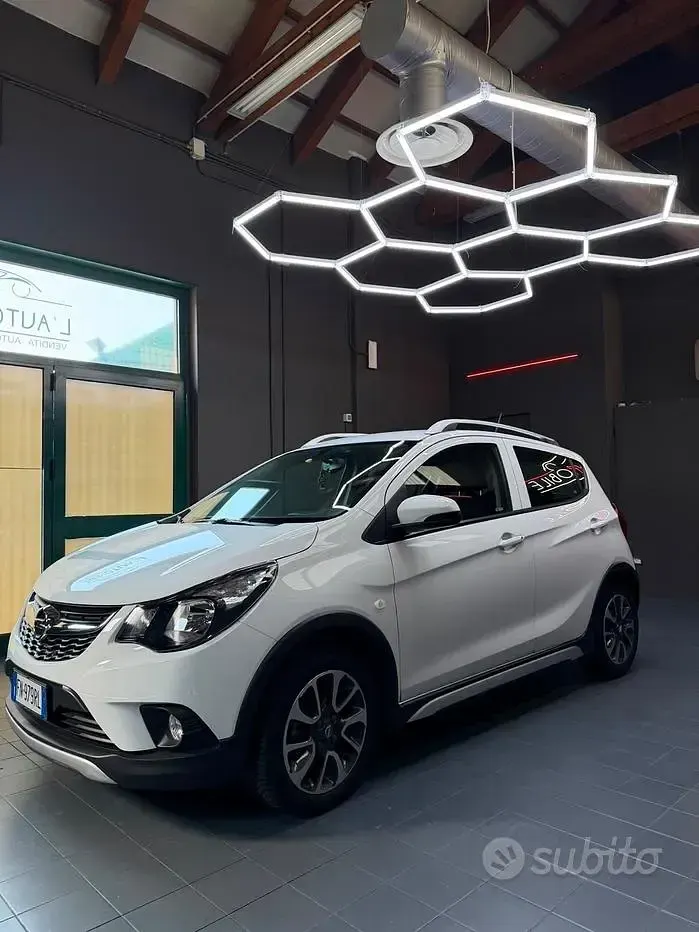 Usata Opel Karl Rocks 73 CV (53 kW) 2018 Bianco Utilitaria