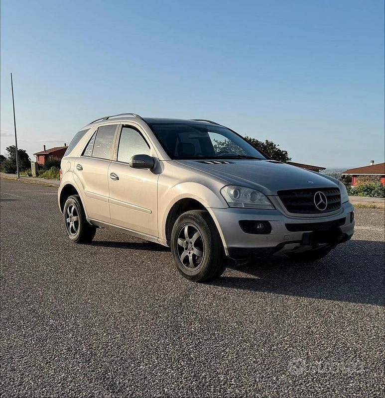 Usata Mercedes ML320 224 CV (164 kW) 2007 Grigio SUV