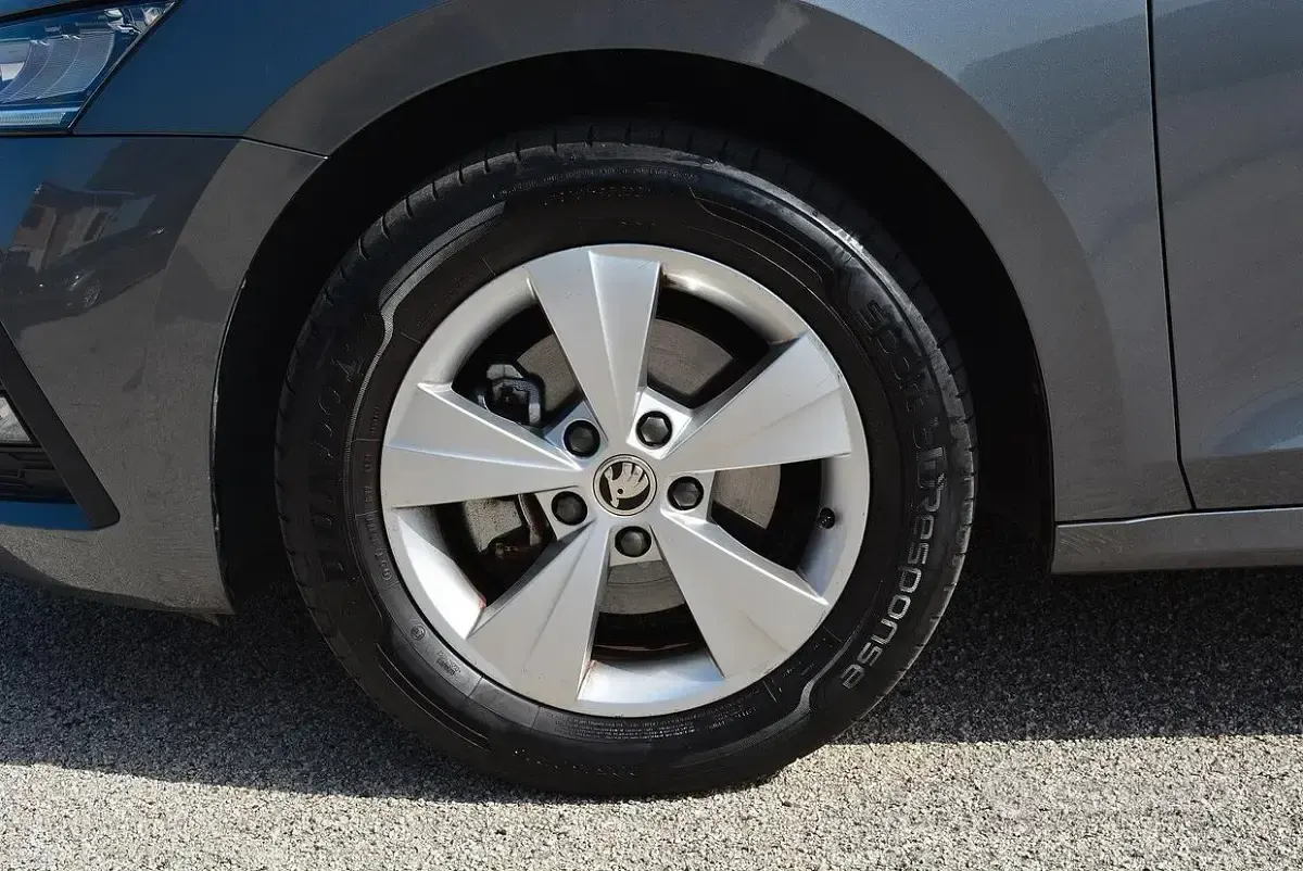 Usata Skoda Octavia Executive 116 CV (85 kW) 2022 Grigio Station wagon