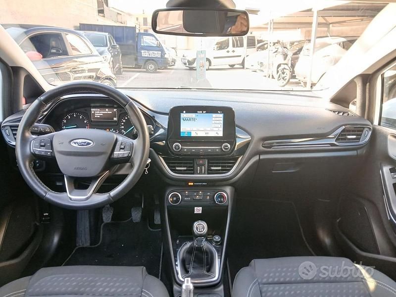 Usata Ford Fiesta Titanium 82 CV (60 kW) 2018 Bianco Utilitaria