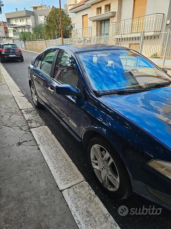 Usata Renault Laguna II 120 CV (88 kW) 2002 Blu Berlina