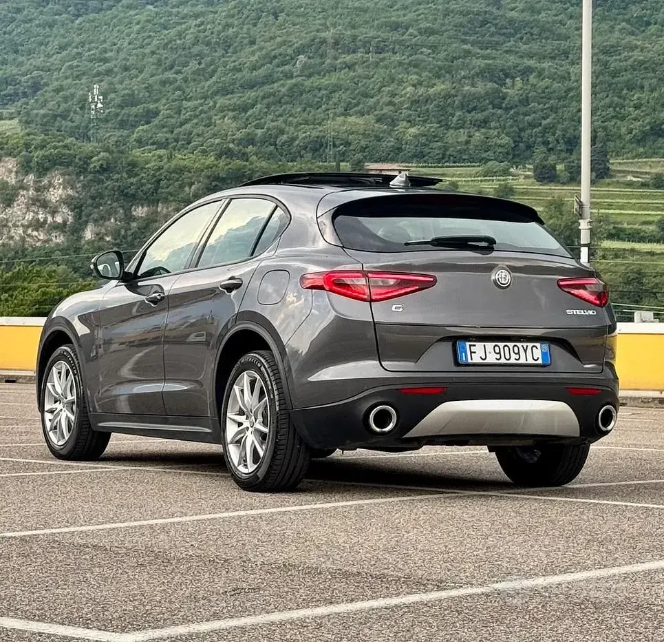 Usata Alfa Romeo Stelvio Executive 210 CV (154 kW) 2017 Nero SUV