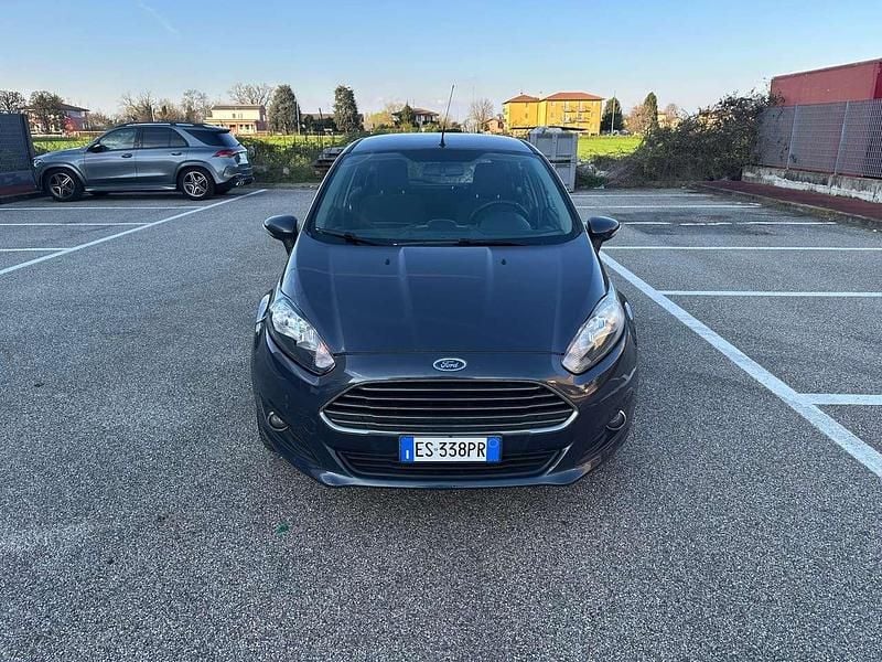 Usata Ford Fiesta 75 CV (55 kW) 2013 Grigio Utilitaria
